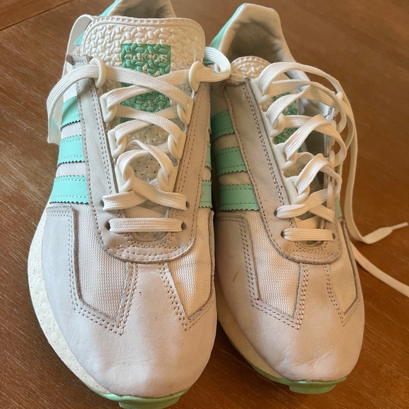 Adidas women’s retropy shoe - Picture 1 of 5